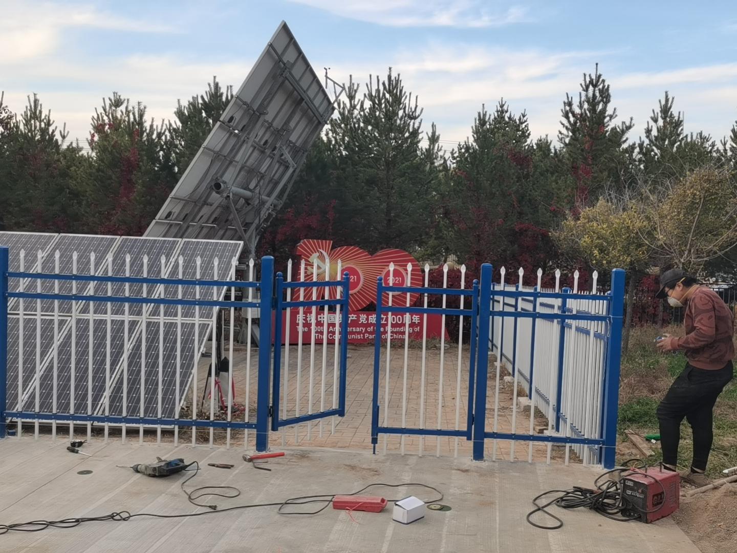 內(nèi)蒙古和林內(nèi)蒙電力科技園區(qū)的光伏圍欄